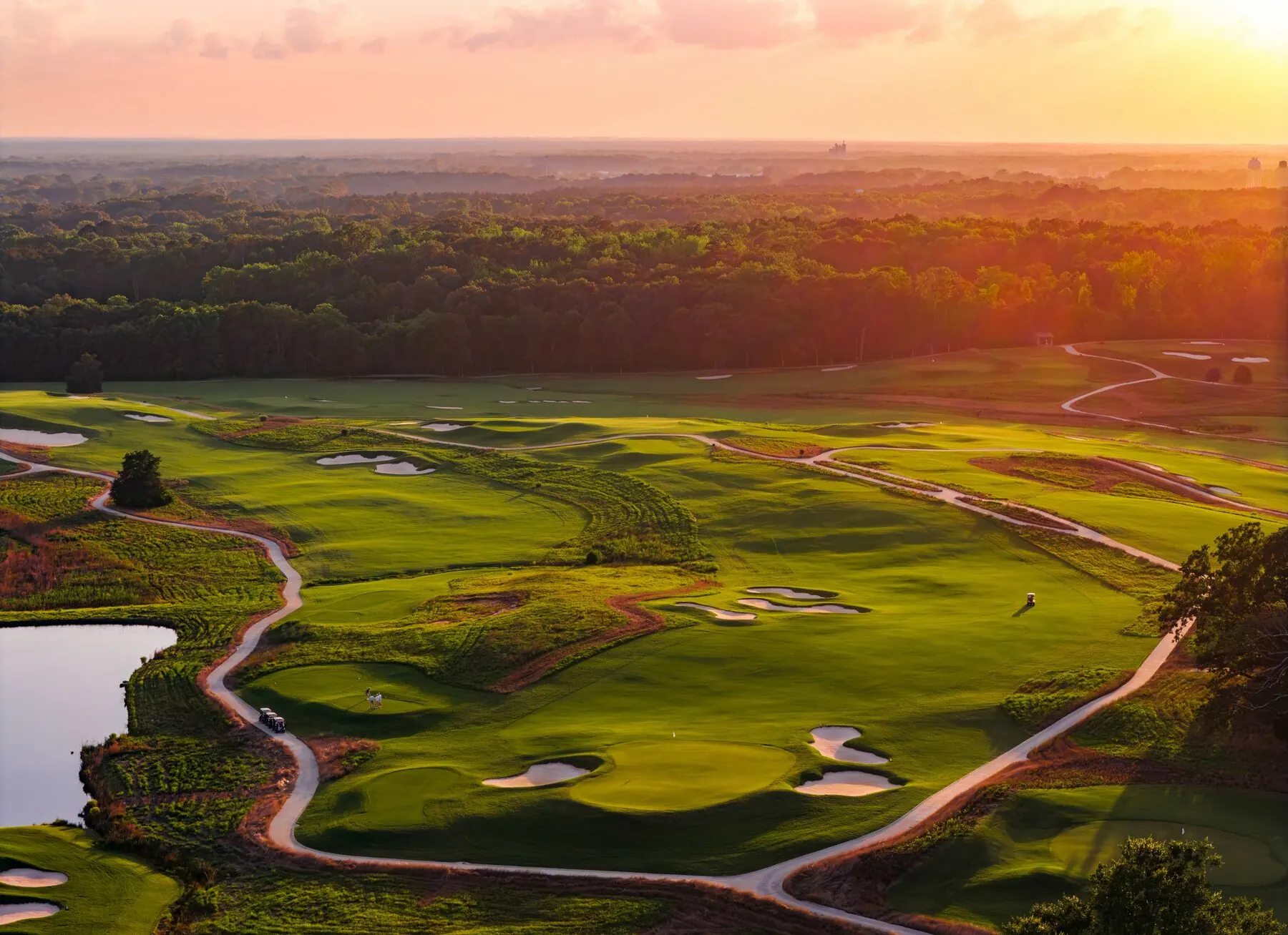 Green and bunkers at Mossy Oak